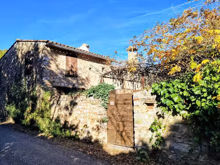 fox amphoux  ancienne tuilerie avec piscine et vue sur la campagne au calme.