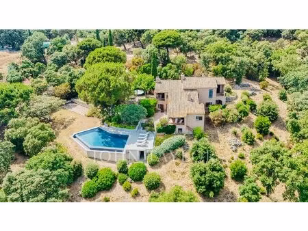 gigaro : villa provençale à fort potentiel sur un terrain d'exception