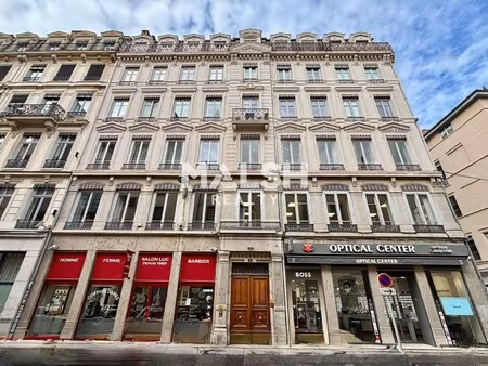 location local professionnel 92m²