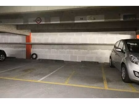 location parking vichy 03200