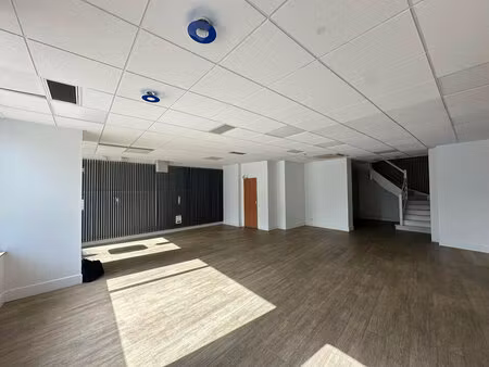 location local commercial 242m² clermont ferrand 63000
