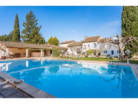 mas 400 m2 - dependances 200 m2 - piscine - etang - terrain