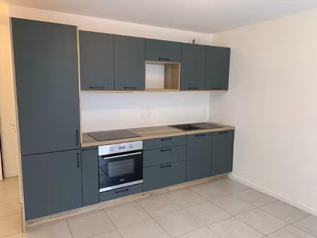 location appartement 2 pièces 46 m² à saint-jean-pied-de-port (64220)