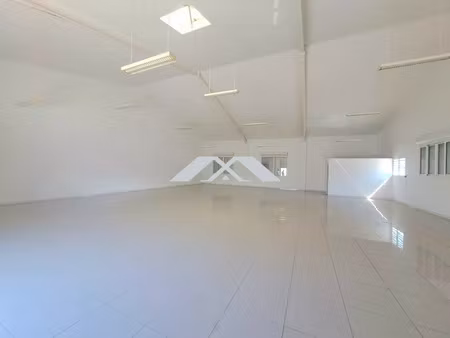 location commerce 1 pièce 254 m² à saint-pierre (97410)