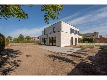 wonen in alle rust  unieke koopkans midden het centrum in sijsele (damme).