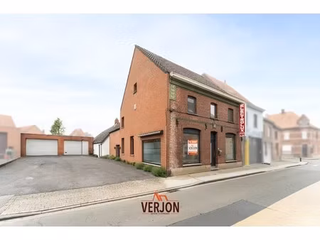 veelzijdig handelspand met woonst te koop in izegem!