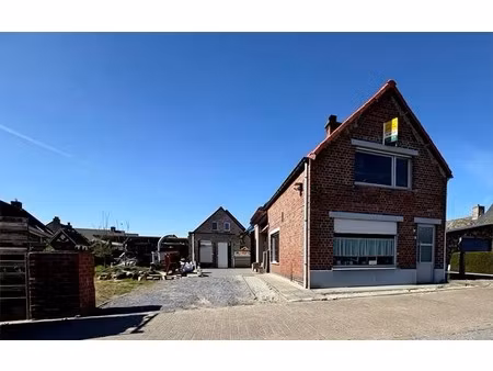 woning met potentieel in zerkegem – 20 zonnepanelen & nieuw dak