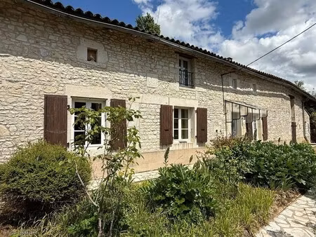maison située au calme a proximité de ruffec sur 2494m²