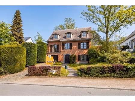 residentieel gelegen villa met garage en tuin op 10are