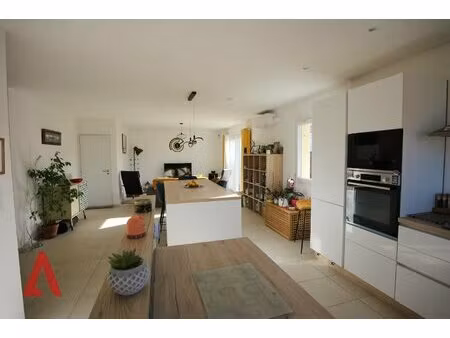 maison récente de 77m2  plain-pied avec terrain de 350m2  parfait état...