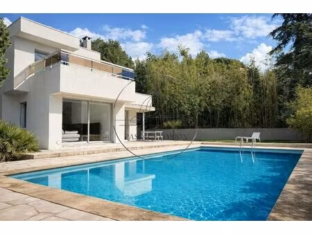 villa avec piscine sur 1209m2 de terrain