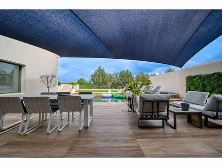 maison moderne de standing avec piscine  jardin et prestations haut de gamme à...