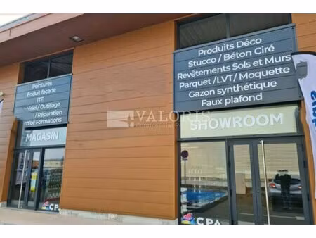 location local commercial 215m² brignoles 83170