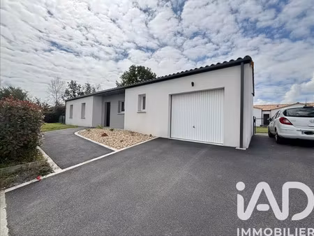 pavillon à nueil-les-aubiers (79250)