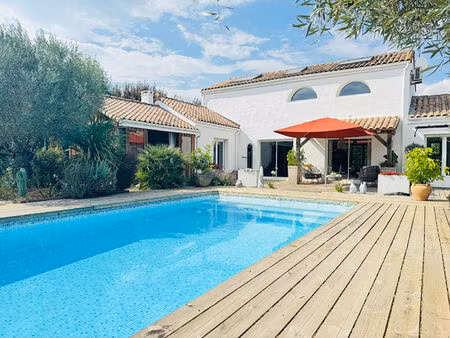 saujon - élégante villa avec piscine et jardin paysagé