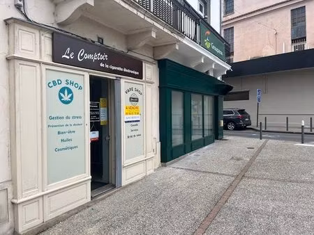 langon  boutique de cigarettes électroniques d'environ 50m².