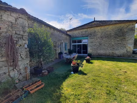 maison de 160 m2 + maison à rénover de 140 m2 sur 6951 m2