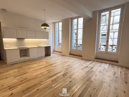 bordeaux st pierre - t2 rénové 55m2