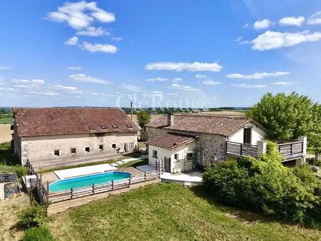 5 minutes d’eymet – maison de caractère avec vues panoramiques  piscine et dépendances