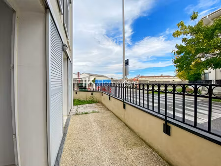 appartement t3 lumineux avec places de parking et exterrieur pri