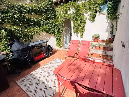 rare opportunité intra-muros : charmante maison avec terrasse exposée sud et calme absolu