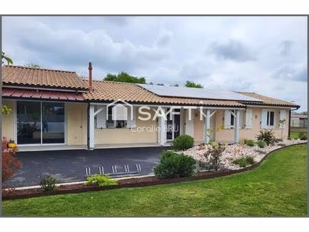 maison 5 chambres sur beau terrain clos de 1045m²