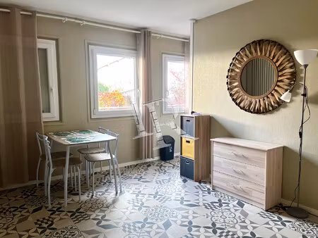 beau studio rénové au puy-en-velay