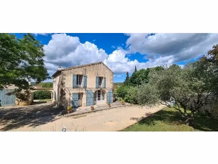 magnanerie en pierre avec dépendance et garage