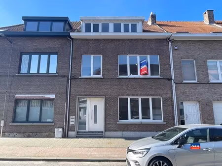 gelijkvloersappartement met 1 slaapkamer en tuin