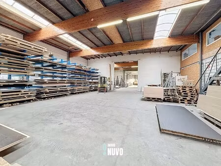 magazijnen + kantoren + showroom