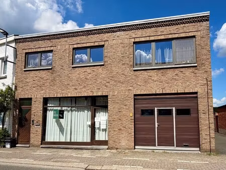 aan stadsrand gelegen magazijnruimte