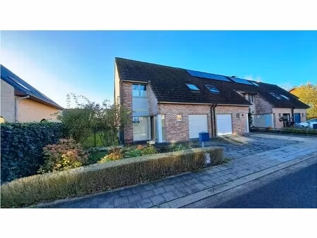 ruime 3-slaapkamerwoning (hob ) met garage en tuin te huur in dudzele