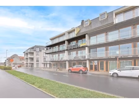 luxueus appartement (122m² + 30 m²) met rondom terrassen te nieuwpoort-stad