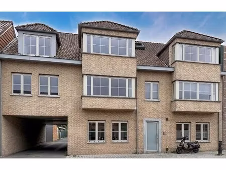 gelijkvloers appartement met 2 slaapkamers en tuin
