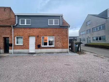 woning met drie slaapkamers en tuin