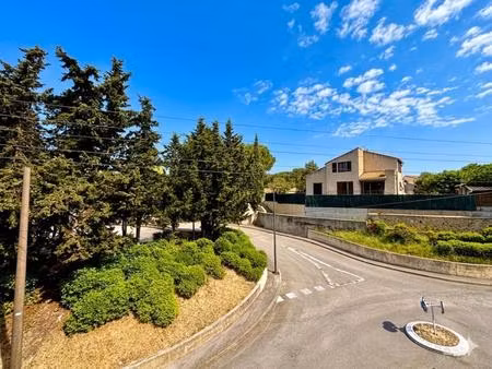 appartement t2 avec balconnets et stationnement privatif