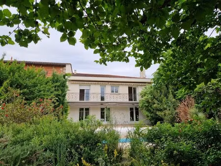 maison bourgeoise 214 m2 en cœur de ville  avec piscine et jardin magnifique de 1300 m2...