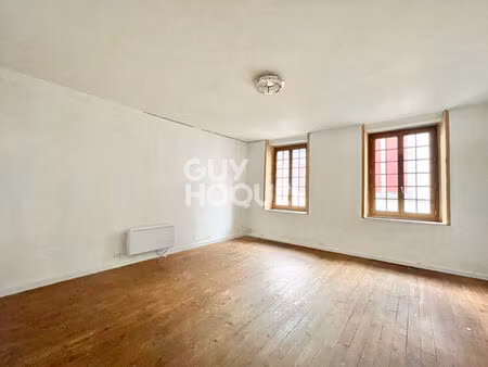 appartement t2 de 84 m² centre ville d'orthez avec dépendances