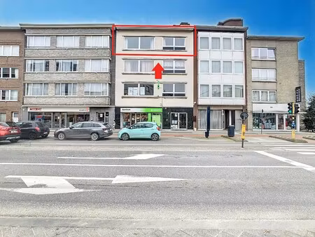 lichtrijk en centraal gelegen ruim appartement met garage