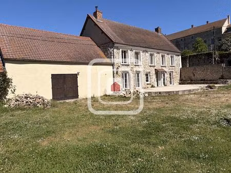ensemble immobilier de 278 m² avec jardin  piscine et dépendances