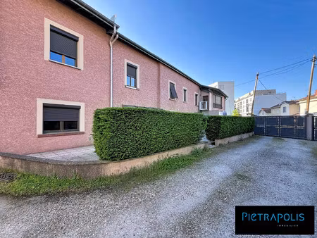 ensemble de trois appartements