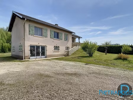 maison avec sous-sol et sur 2 078 m² de terrain