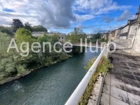 oloron centre-ville - grand appartement t3 avec terrasse et vue sur le gave -