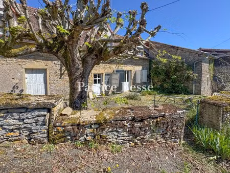 dans le charolais  dans un village proche de saint-gengoux-le-national  une maison...