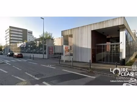 location local commercial 83m² nantes 44200