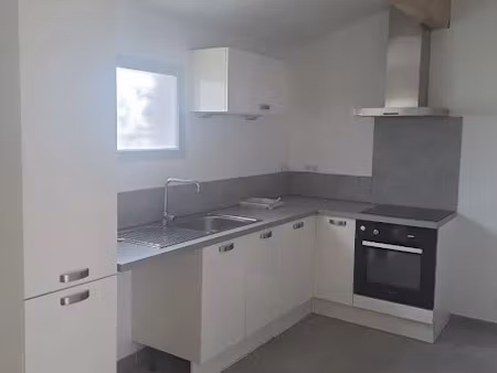 location meublée maison 3 pièces 60 m² à la bouilladisse (13720)  1 100 €