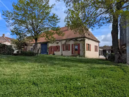 jolie propriété de 4 chambres au potentiel énorme  avec vue sur la campagne de la vienne