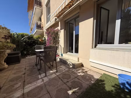 location appartement 2 pièces 41m2 hyères 83400 - 830 € - surface privée