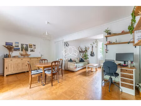appartement t3 lumineux et traversant avec balcon  cave et garag