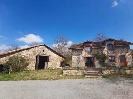 ensemble immobilier sans voisinage avec 18ha